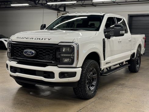 Used 2024 Ford F250 Lariat w/ Lariat Ultimate Package AWD/4WD image 3