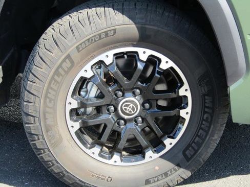 Used 2022 Toyota Tundra CrewMax w/ TRD Off-Road Pkg w/ TRD Off-Road Premium Package AWD/4WD image 5