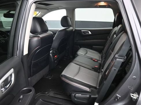 Used 2020 Nissan Pathfinder SL AWD/4WD image 10