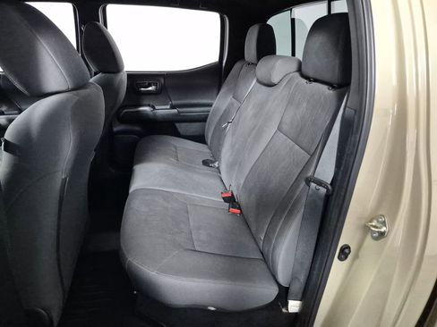 Used 2017 Toyota Tacoma TRD Sport w/ Tow Package (A/T) image 23