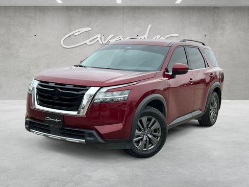 Used 2022 Nissan Pathfinder SV image 1