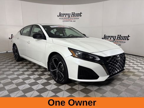 Used 2023 Nissan Altima 2.5 SR image 4