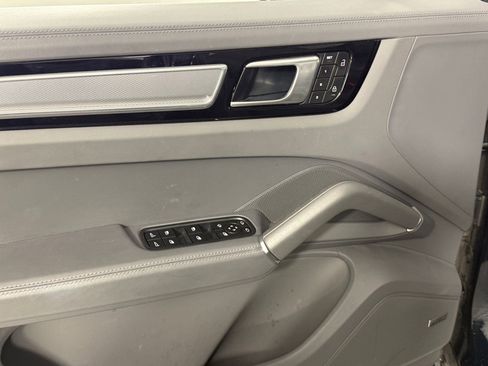 Used 2023 Porsche Cayenne S image 15
