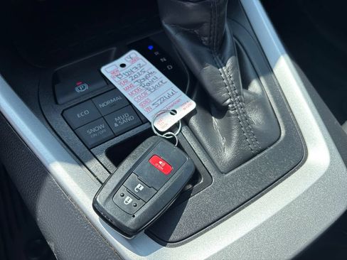 Certified 2025 Toyota RAV4 XLE AWD/4WD image 30
