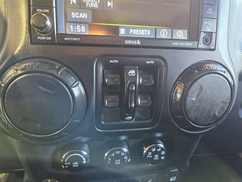 Used 2017 Jeep Wrangler Unlimited Rubicon w/ Quick Order Package 24Z Recon image 23