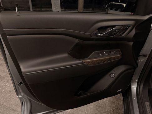 Used 2023 GMC Acadia Denali w/ Denali Technology Package image 25