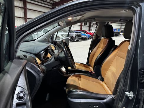 Used 2018 Chevrolet Trax LT w/ LT Convenience Package image 13