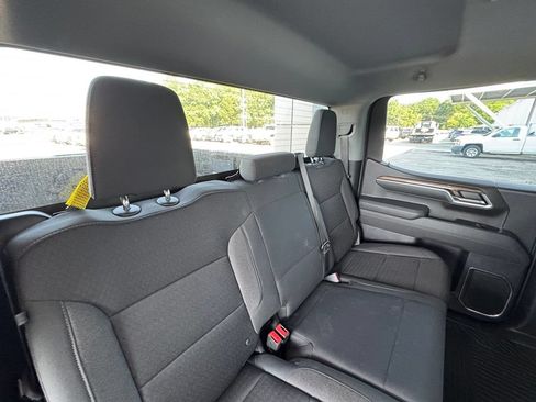 Used 2025 Chevrolet Silverado 1500 LT AWD/4WD image 25