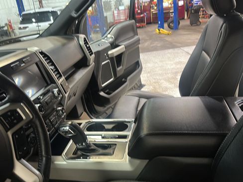 Used 2019 Ford F150 Lariat w/ Equipment Group 502A Luxury AWD/4WD image 26