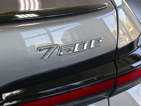 New 2026 BMW 750e xDrive w/ Executive Package image 4