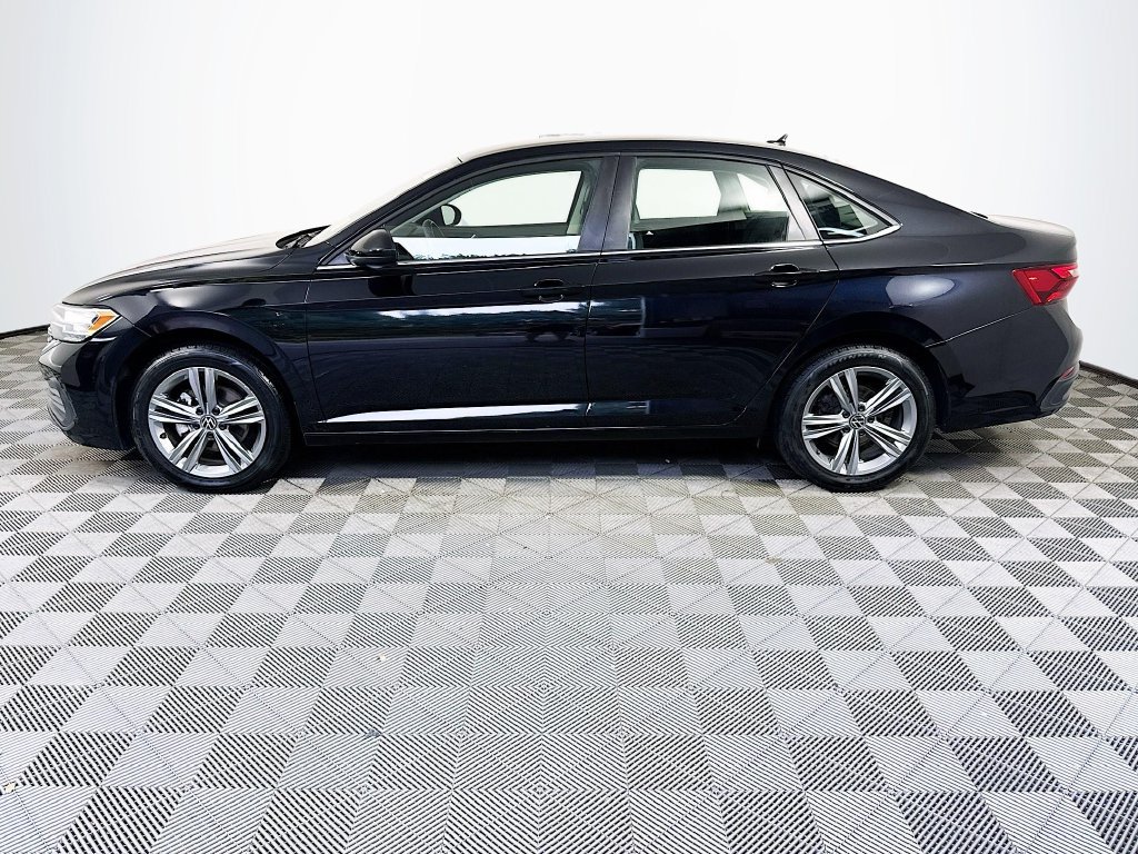 Used 2024 Volkswagen Jetta SE FWD image 4