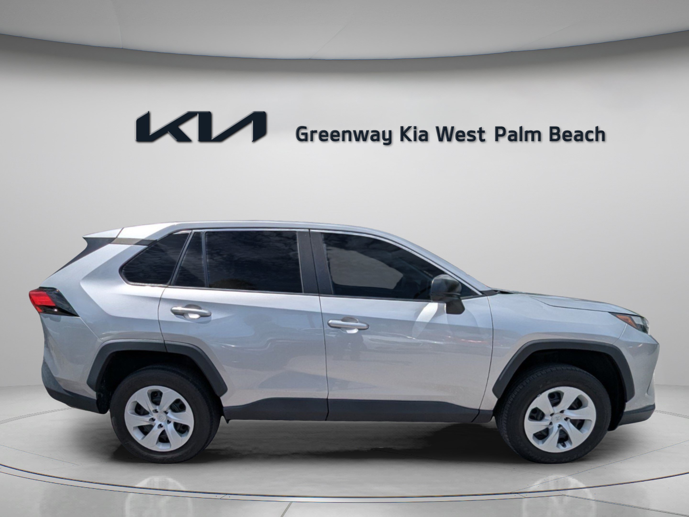 Used 2023 Toyota RAV4 LE FWD image 8