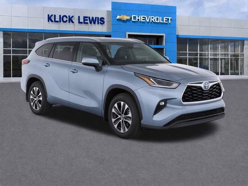Used 2020 Toyota Highlander XLE AWD/4WD image 1