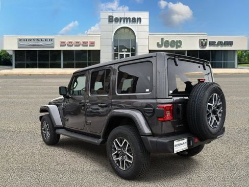 Used 2026 Jeep Wrangler Unlimited Sahara AWD/4WD image 6