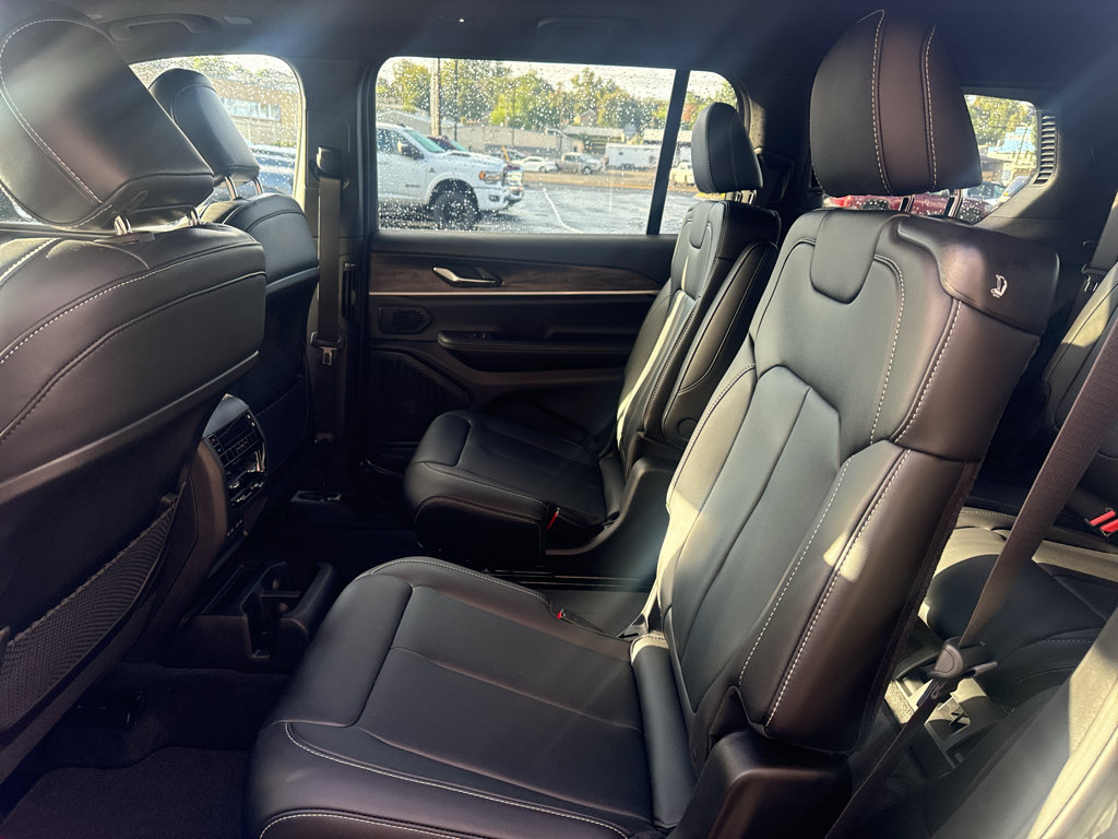 New 2027 Jeep Grand Cherokee L Limited w/ Limited Altitude Package AWD/4WD image 19