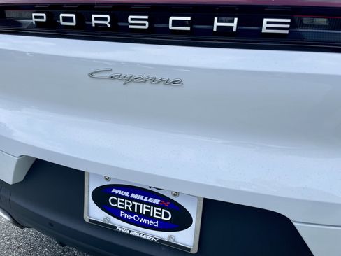 Used 2024 Porsche Cayenne Coupe image 40