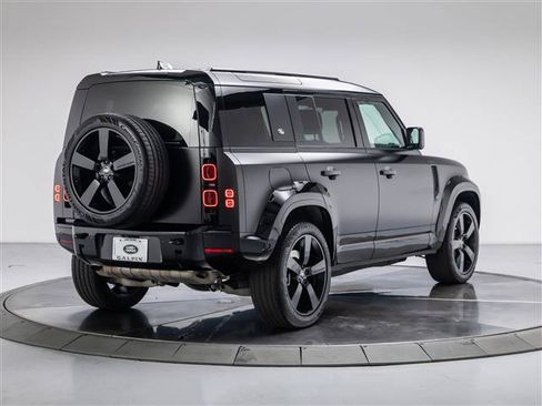 Used 2024 Land Rover Defender 110 X-Dynamic SE AWD/4WD image 5