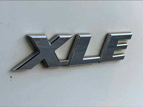 Used 2022 Toyota RAV4 XLE FWD image 10