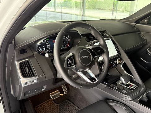 Used 2024 Jaguar E-PACE R-Dynamic SE AWD/4WD image 4