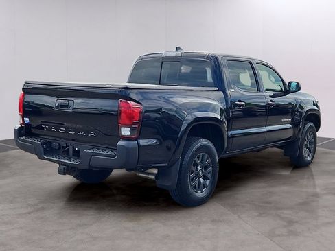 Used 2020 Toyota Tacoma SR5 AWD/4WD image 4
