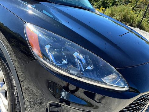 Used 2022 Ford Escape SE image 28