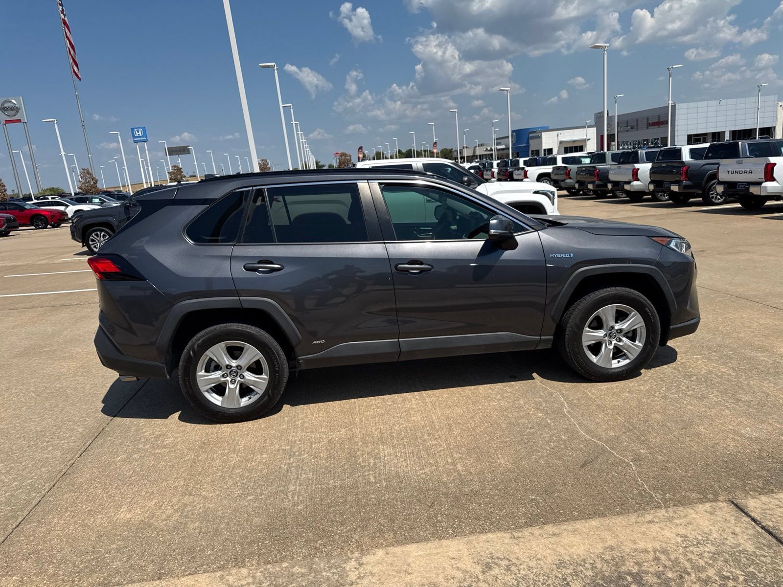 Used 2020 Toyota RAV4 XLE AWD/4WD image 8