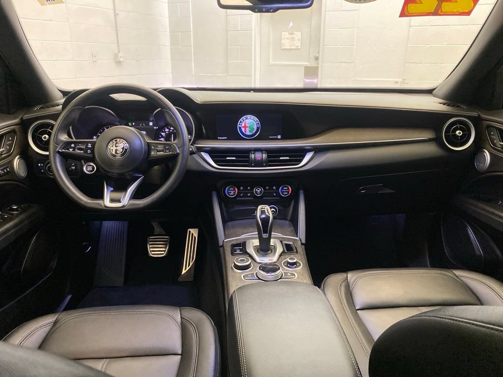 Used 2022 Alfa Romeo Stelvio Ti AWD/4WD image 11