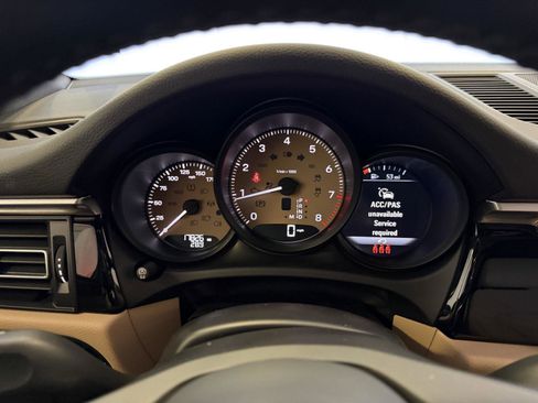 Certified 2024 Porsche Macan image 21