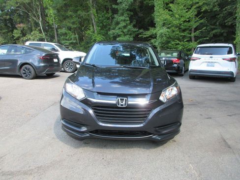 Used 2018 Honda HR-V LX image 2