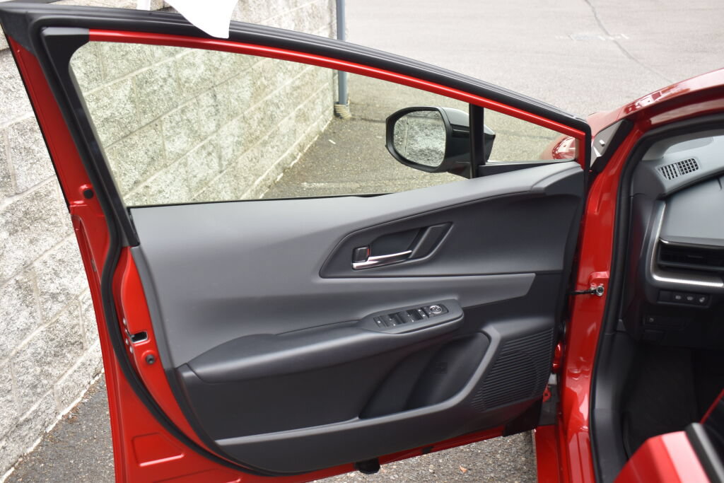 Certified 2026 Toyota Prius XLE FWD image 17