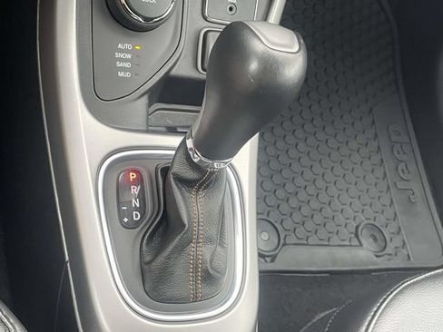 Used 2019 Jeep Compass Latitude w/ Cold Weather Group AWD/4WD image 21