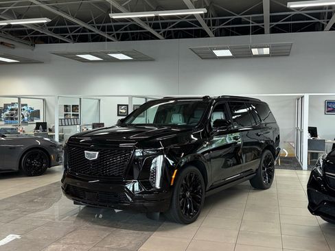 Used 2026 Cadillac Escalade Platinum Sport w/ LPO, ONYX Package AWD/4WD image 9