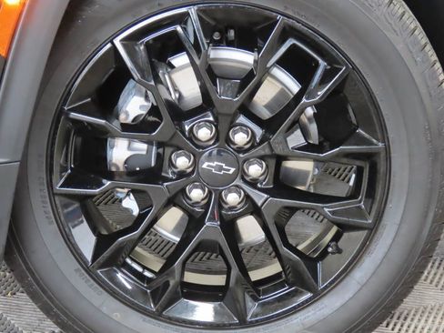 Certified 2025 Chevrolet Traverse LT w/ Midnight/Sport Edition AWD/4WD image 6