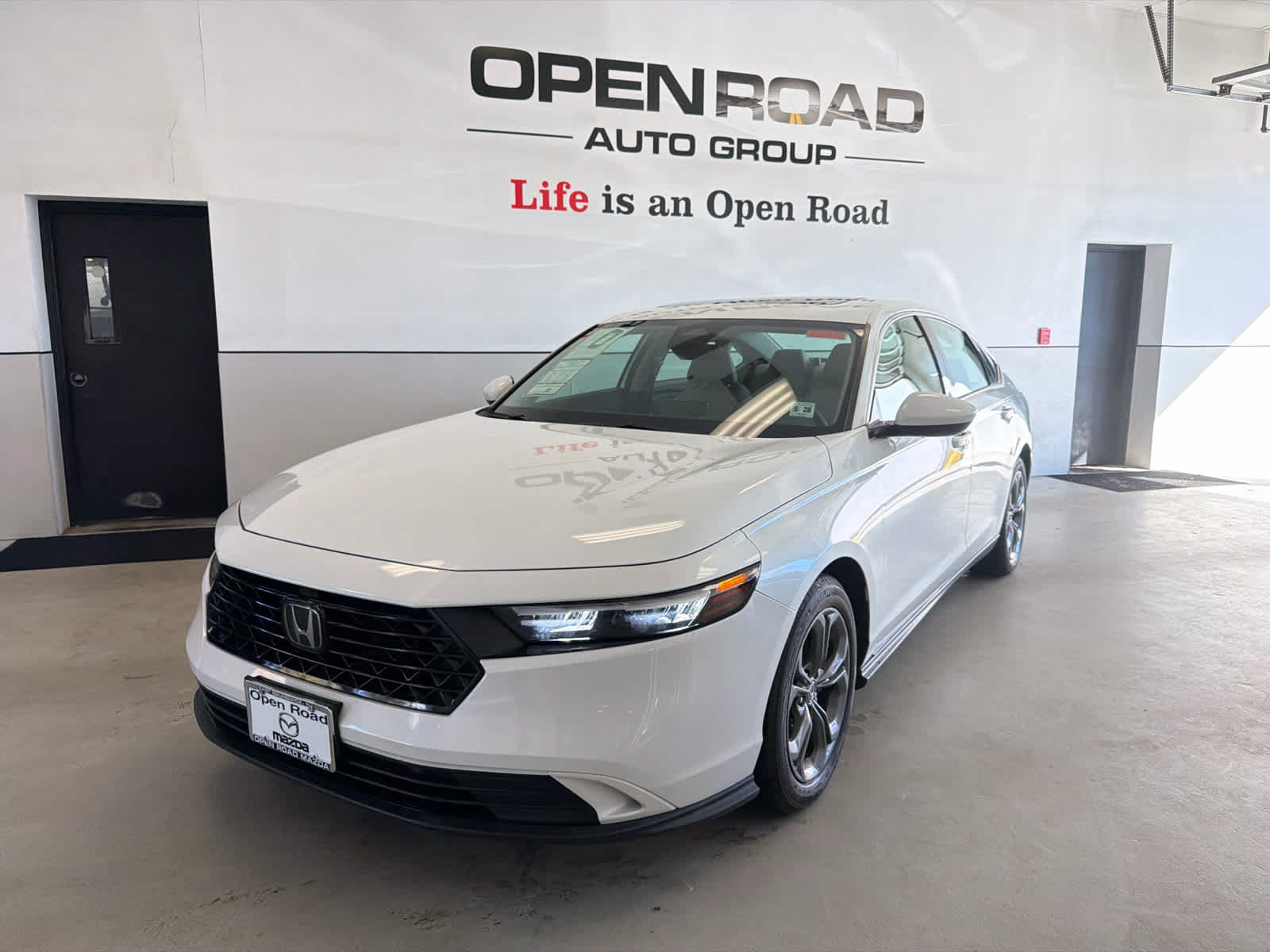 Used 2023 Honda Accord EX image 17