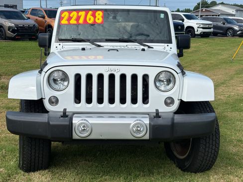 Used 2015 Jeep Wrangler Unlimited Sahara w/ Connectivity Group AWD/4WD image 2