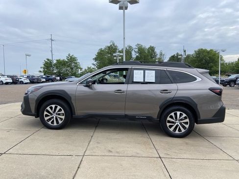 Used 2024 Subaru Outback Premium image 7