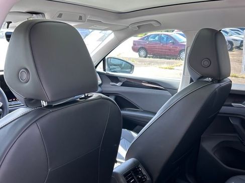New 2026 Volkswagen Tiguan SE FWD image 20