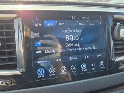 Used 2017 Chrysler Pacifica Touring FWD image 27