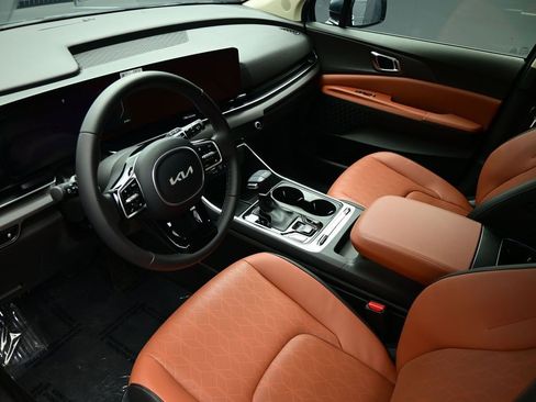 Certified 2026 Kia Carnival SX image 17
