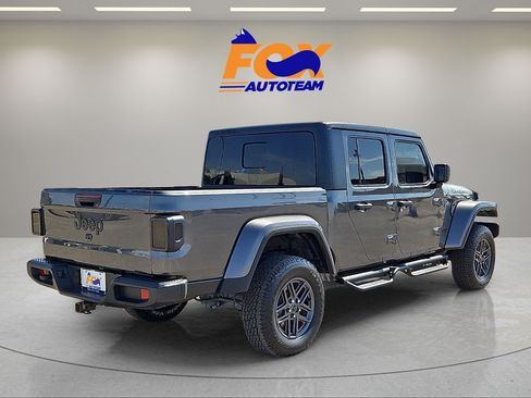 Used 2024 Jeep Gladiator Sport AWD/4WD image 4