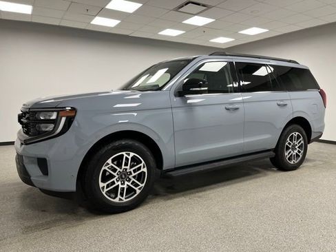 Used 2025 Ford Expedition Active AWD/4WD image 6