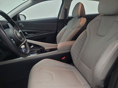 Used 2024 Hyundai Elantra Limited image 17