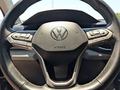 Used 2024 Volkswagen Taos SE AWD/4WD image 25