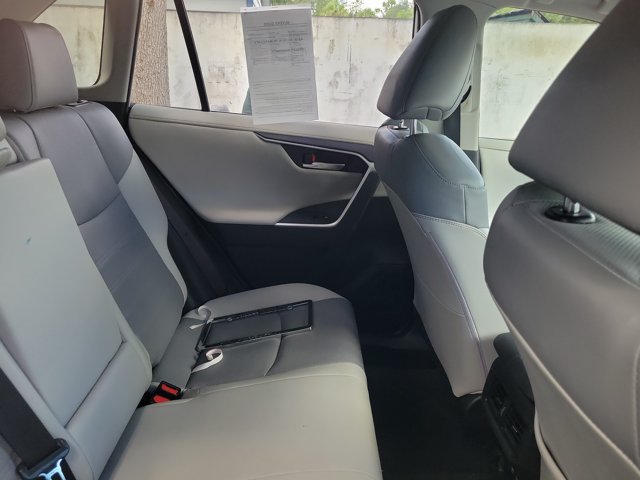Used 2019 Toyota RAV4 Limited w/ Cold Weather Package FWD image 4