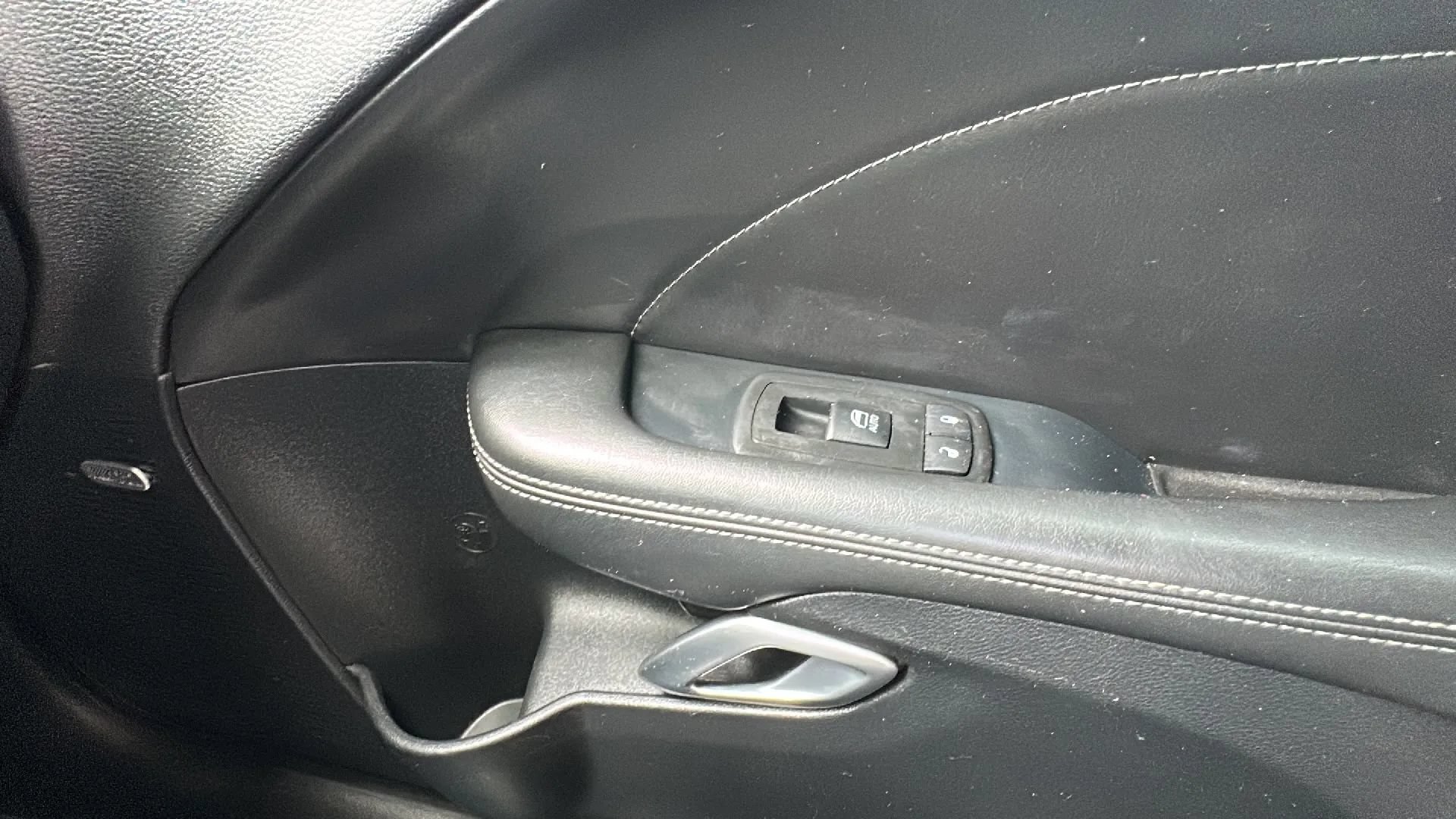 Used 2015 Dodge Challenger R/T Plus RWD image 26