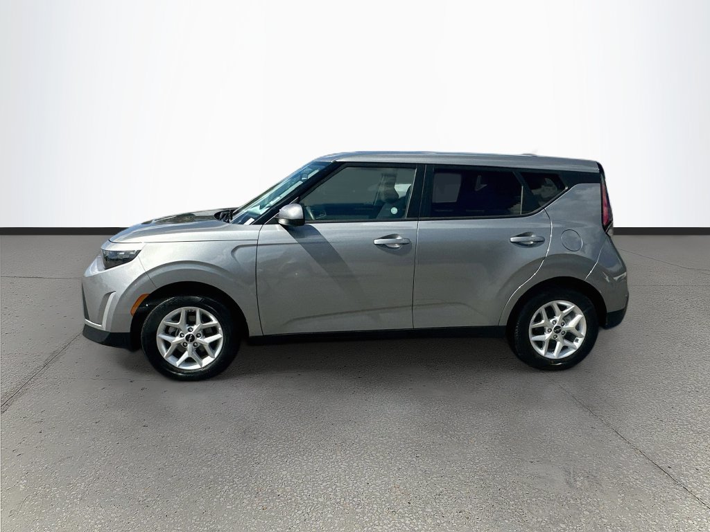 Used 2025 Kia Soul LX w/ LX Technology Package FWD image 4