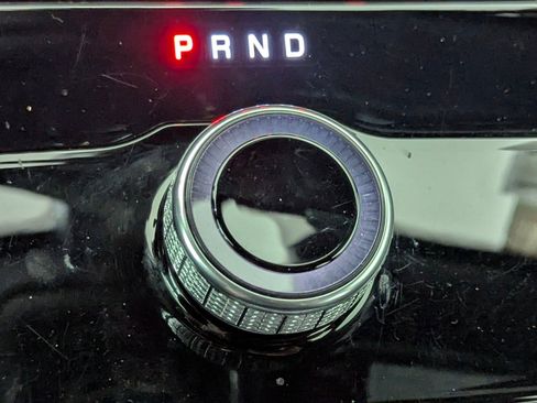 Used 2025 Jeep Grand Cherokee Limited image 17