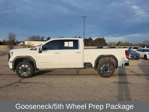 Used 2025 GMC Sierra 2500 Denali Ultimate image 3