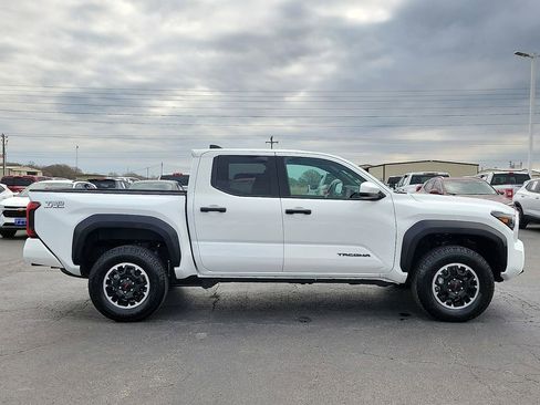 Used 2025 Toyota Tacoma TRD Off-Road image 6