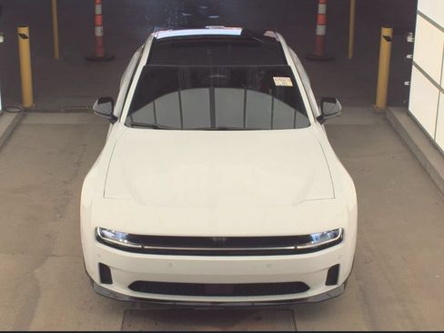 Used 2024 Dodge Charger Daytona Scat Pack w/ Plus Group AWD/4WD image 3